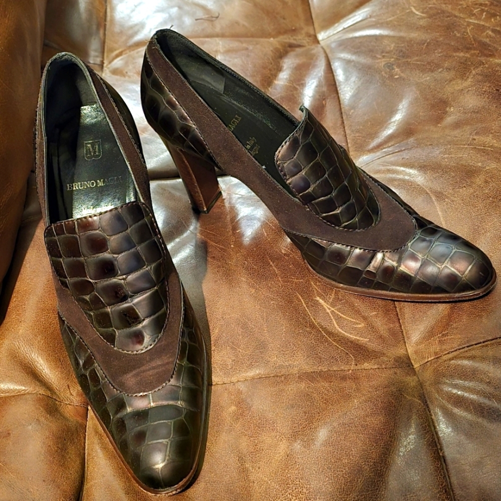 Bruno Magli Vintage Y2K Leather And Gator Heeled Loafer Pump